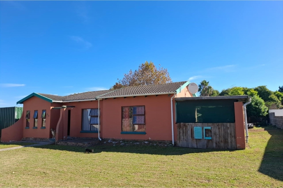 3 Bedroom Property for Sale in Overbaakens Eastern Cape